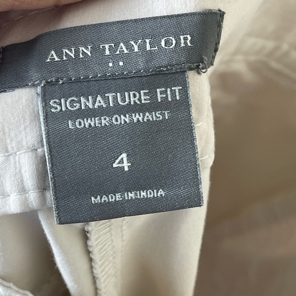 Ann Taylor Women’s Low Waist Signature Fit White Bermuda Shorts Size 4 - Picture 4 of 6
